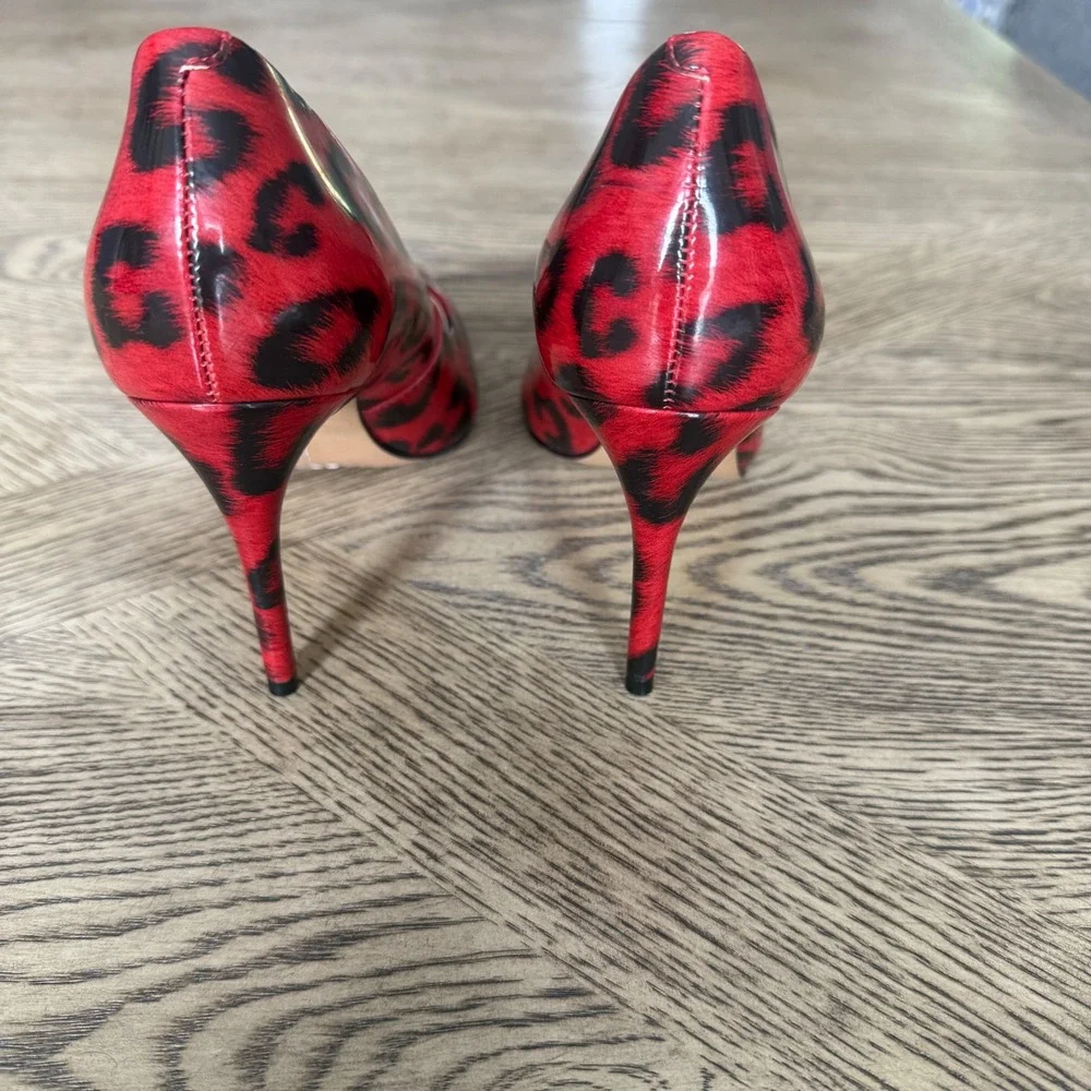 Vince Camuto Leopard Stiletto Patent Treesha Red Black Pointed Toe Size 8.5 M 39